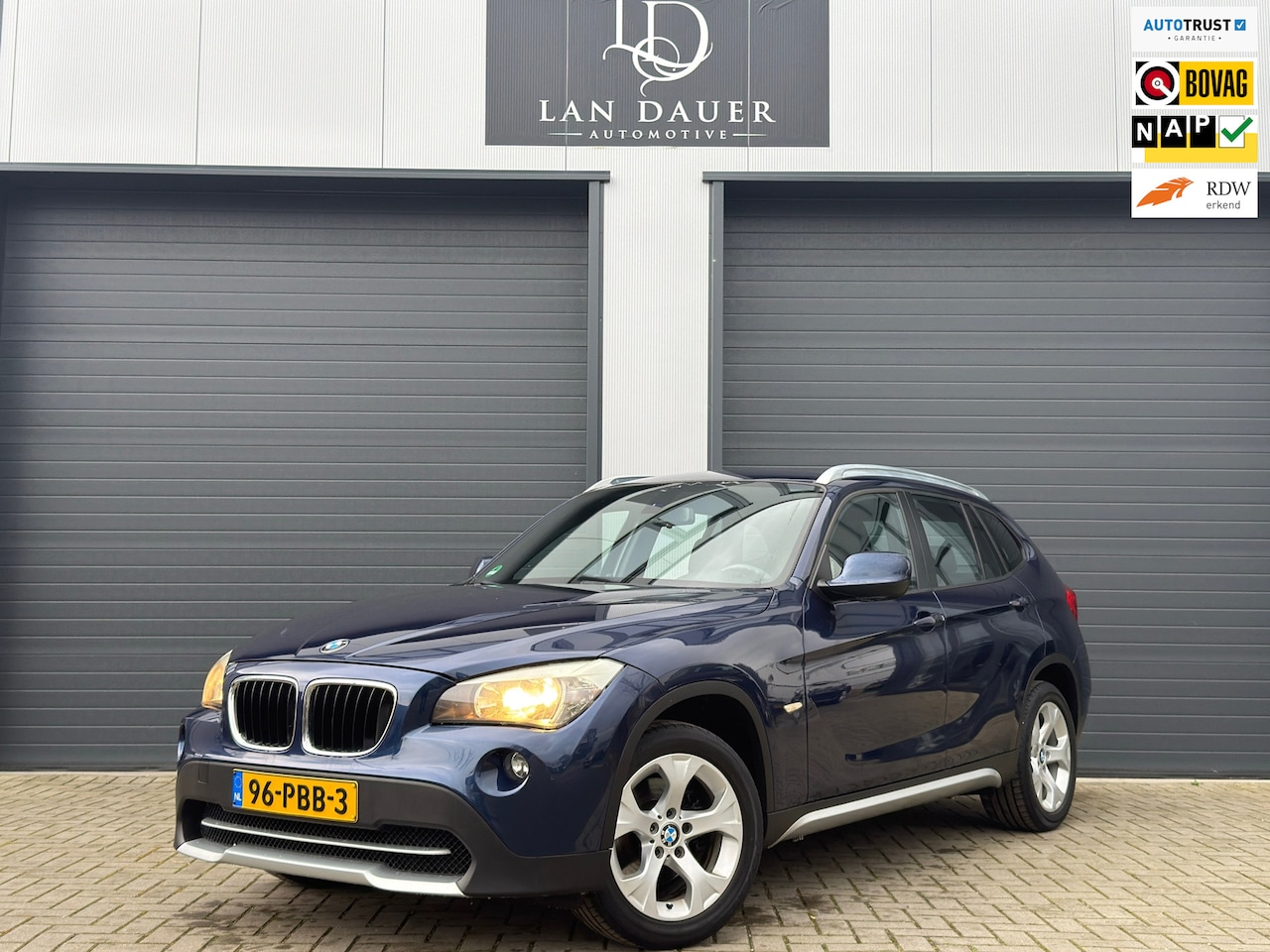 BMW X1 - SDrive18i Executive / LAGE KM / PDC / AIRCO / NAVI - AutoWereld.nl