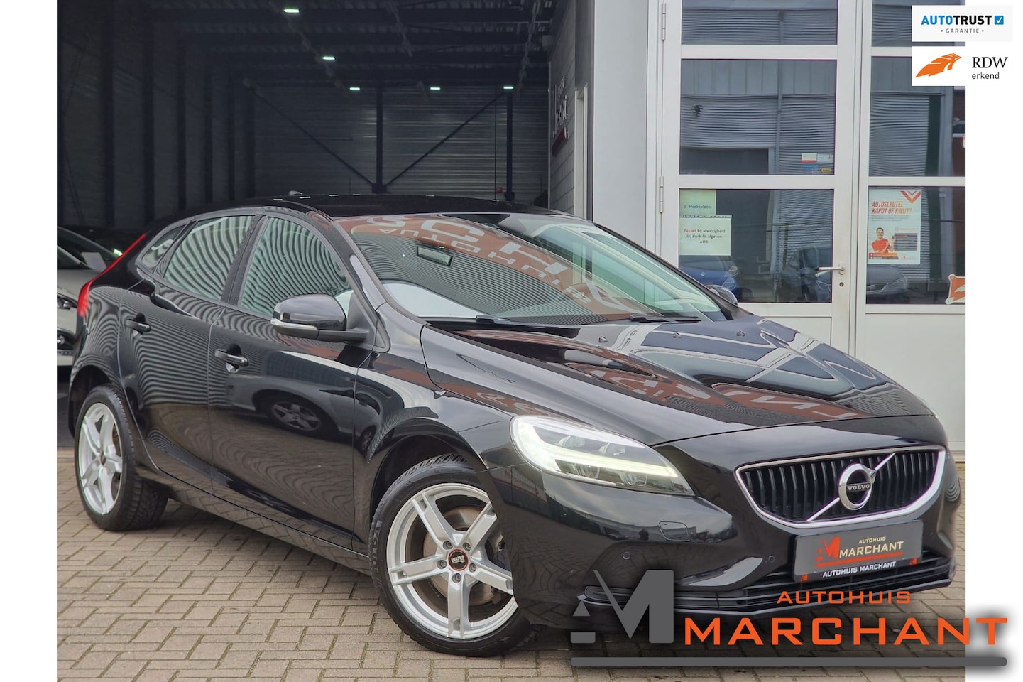Volvo V40 - 2.0 T2 Momentum DEALER OH! 1E EIG. 6BAK!|CAMERA|NAVI|PDC|VOL! - AutoWereld.nl