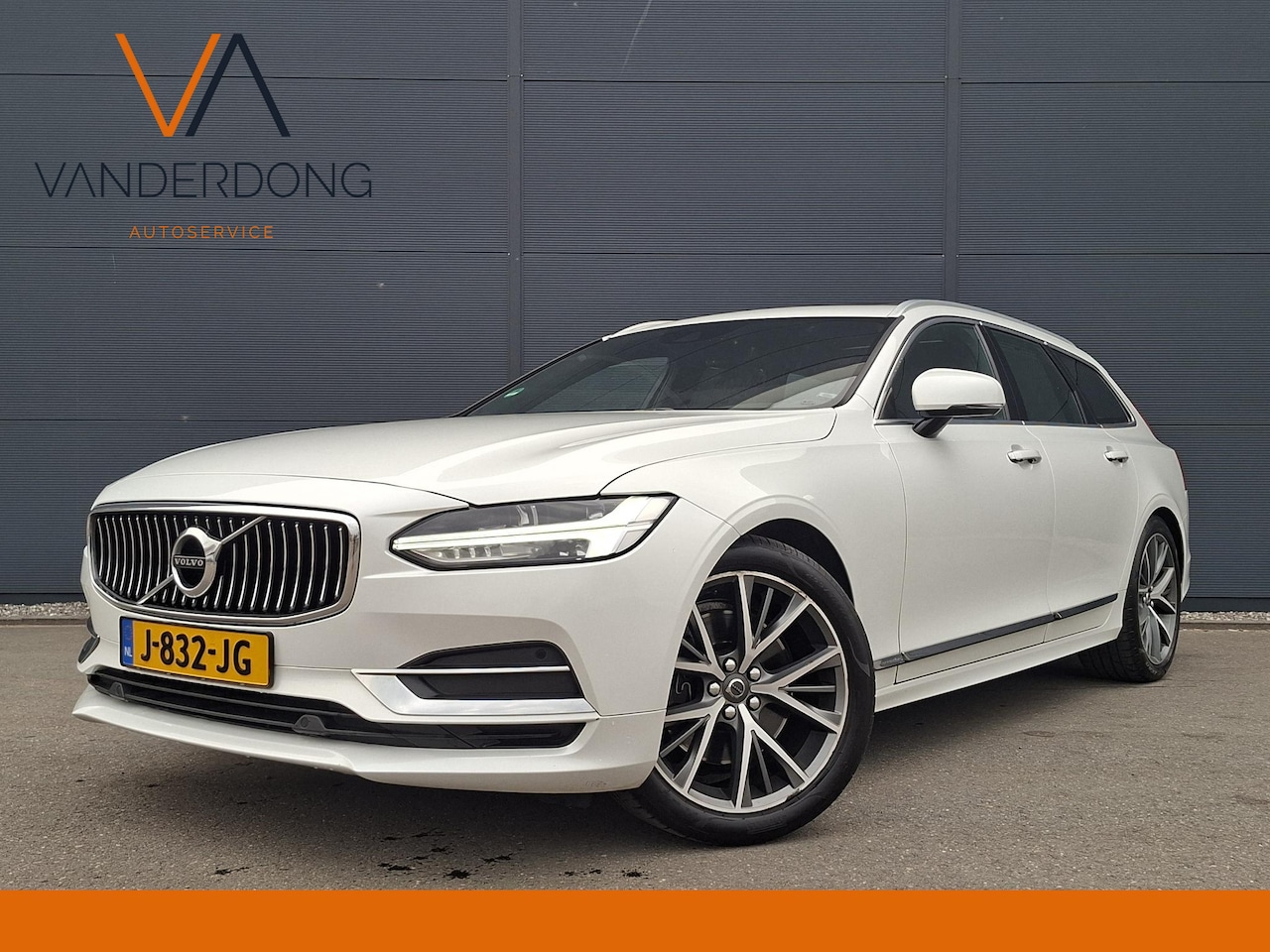 Volvo V90 - 2.0 T4 Inscription | ACC | Pano | Trekhaak | VOL!! - AutoWereld.nl