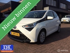 Toyota Aygo - 1.0 VVT-i x-play Automaat Airco Camera Nap Carplay