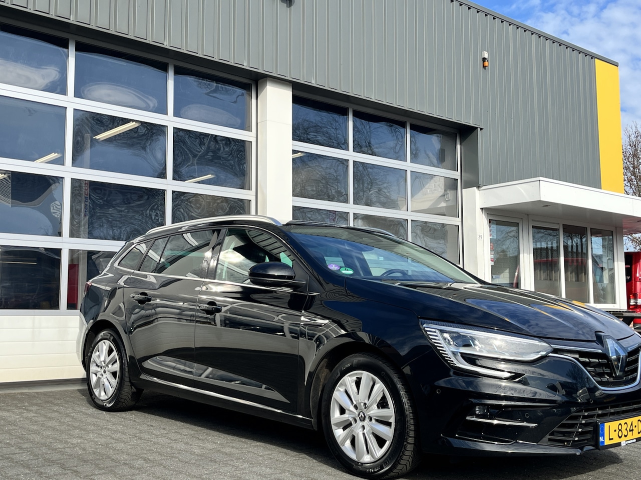 Renault Mégane Estate - 1.3 TCe Business Edition One Airco Cruise control Trekhaak 1700kg trekgewicht Parkeersenso - AutoWereld.nl
