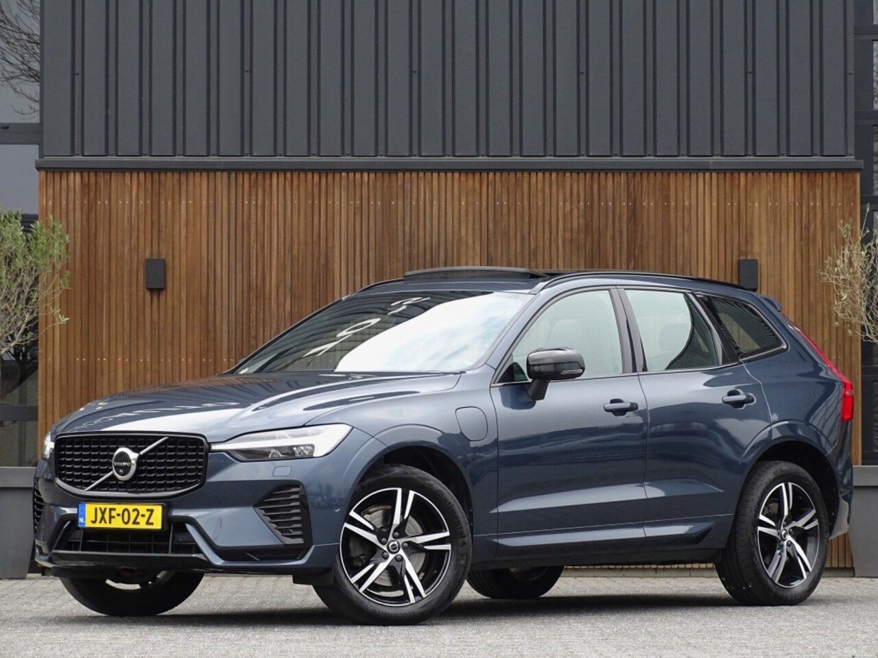 Volvo XC60 - T6 Recharge 350PK automaat / R-Design / LED - AutoWereld.nl