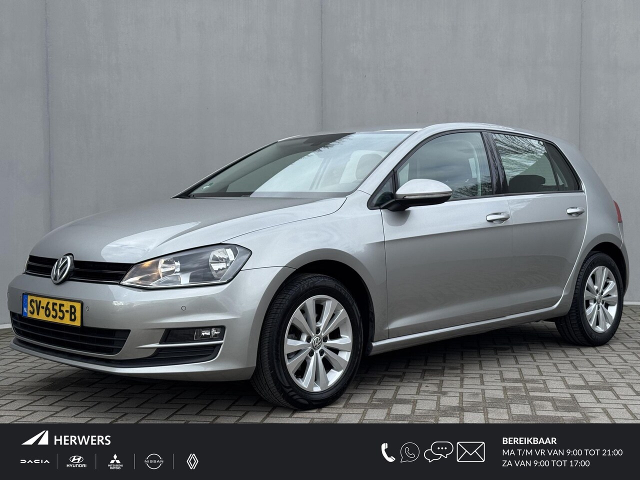 Volkswagen Golf - 1.2 TSI Connected Series / Navigatie / Parkeersensoren voor en achter /  / Trekhaak (trekg - AutoWereld.nl