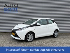 Toyota Aygo - 1.0 VVT-i x-play | Airco | 5 Deurs | Camera | Alu velgen |