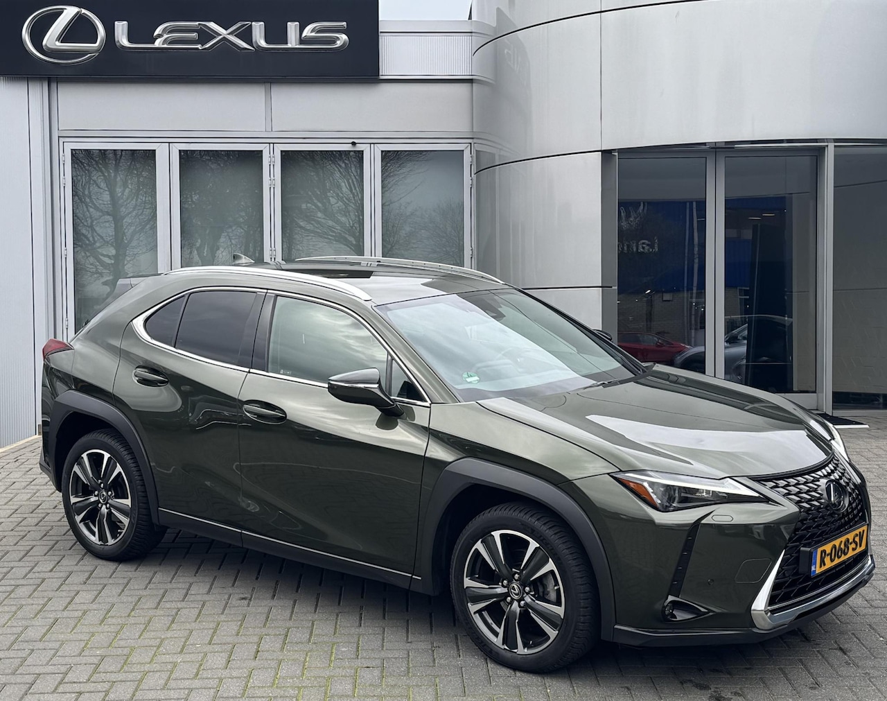 Lexus UX - 250h Business Line NL-AUTO TREKHAAK TOUCHSCREEN CARPLAY BLIND-SPOT - AutoWereld.nl