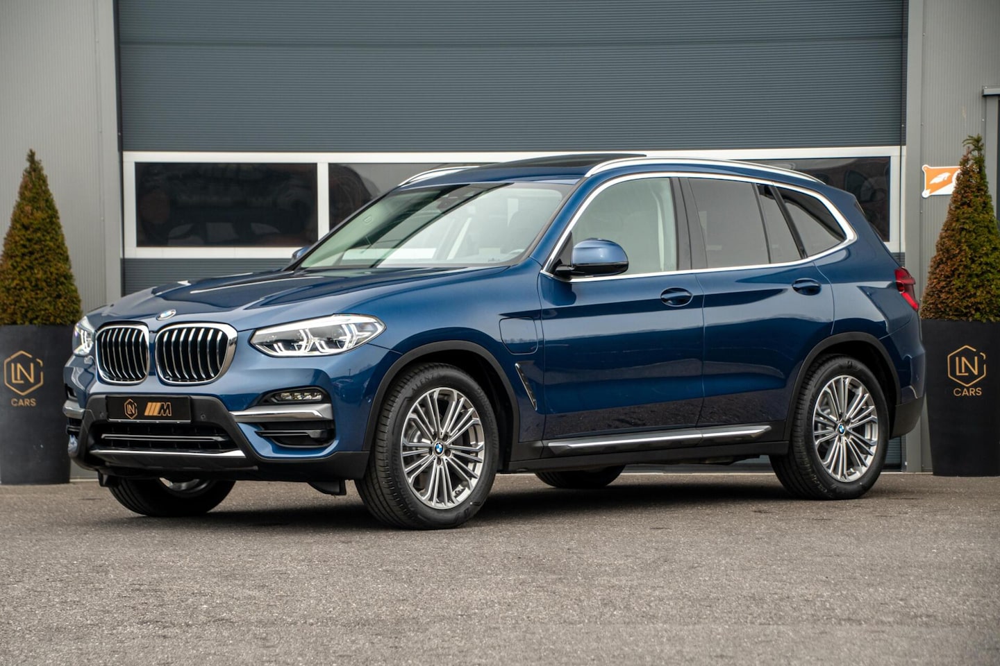 BMW X3 - xDrive30e Luxury Line | Pano | DAB | HUD | Camera - AutoWereld.nl
