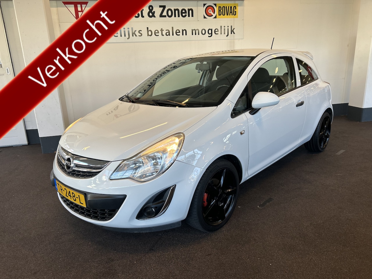 Opel Corsa - 1.2 Selection Sport | Airco | LM Velgen | Rode remklauwen | Radio/MP3 - AutoWereld.nl