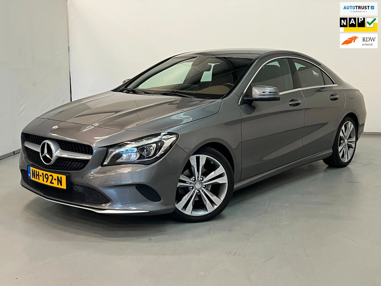 Mercedes-Benz CLA-Klasse - 180 Prestige / NL-auto / Leder / Clima / Stoelverwarming - AutoWereld.nl