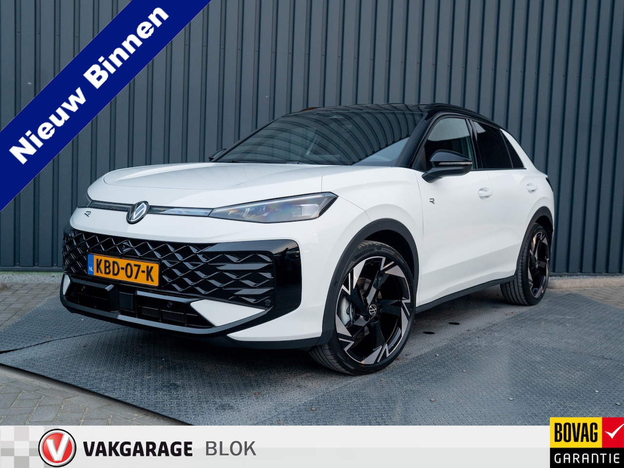 Volkswagen T-Roc - 1.5 eTsi R-Line First Edition | Black Style | 360 Camera | Head Up | Elk. A-klep | IQ Ligh - AutoWereld.nl
