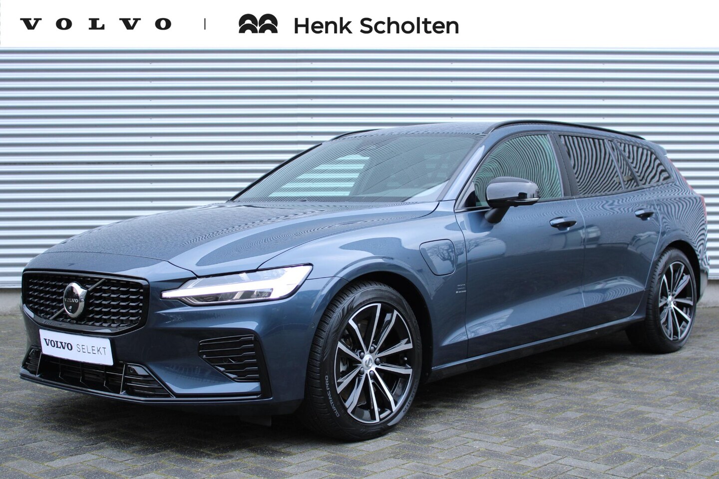 Volvo V60 - 2.0 T6 Plug-in hybrid AWD Plus Dark | Lichtmetalen Velgen 18" | Electronic Climate Control - AutoWereld.nl