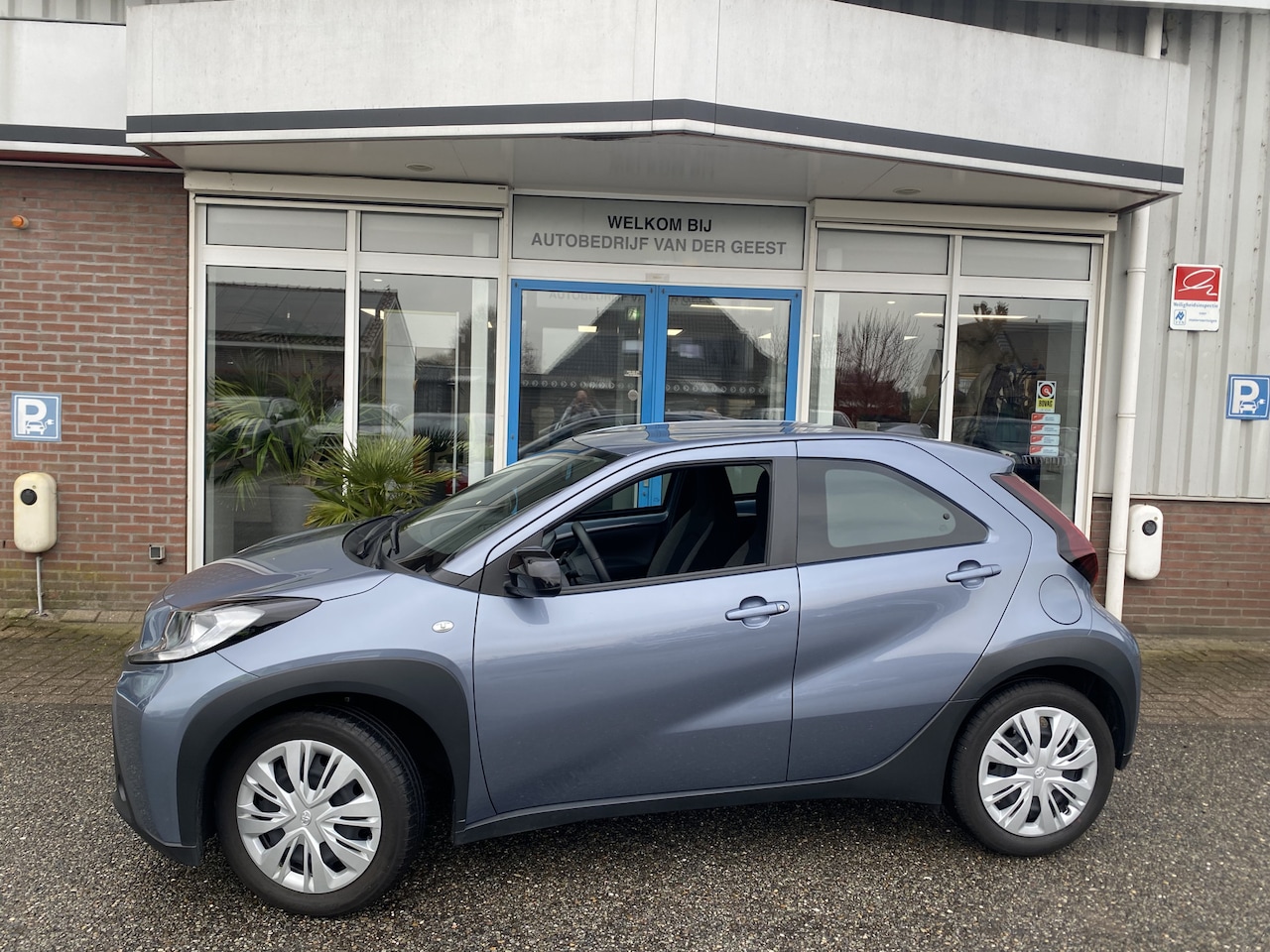 Toyota Aygo X - 1.0 VVT-i MT Business 1.0 VVT-i MT Business - AutoWereld.nl
