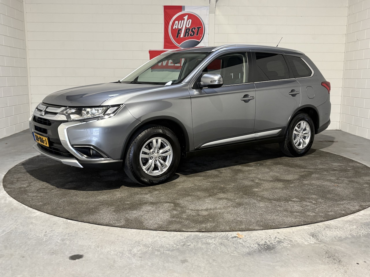 Mitsubishi Outlander - 2.0 Business Edition 2.0 Business Edition, Automaat, Cruise, Clima, Achteruitrijcamera, Trekhaak, Isofix, Volle - AutoWereld.nl