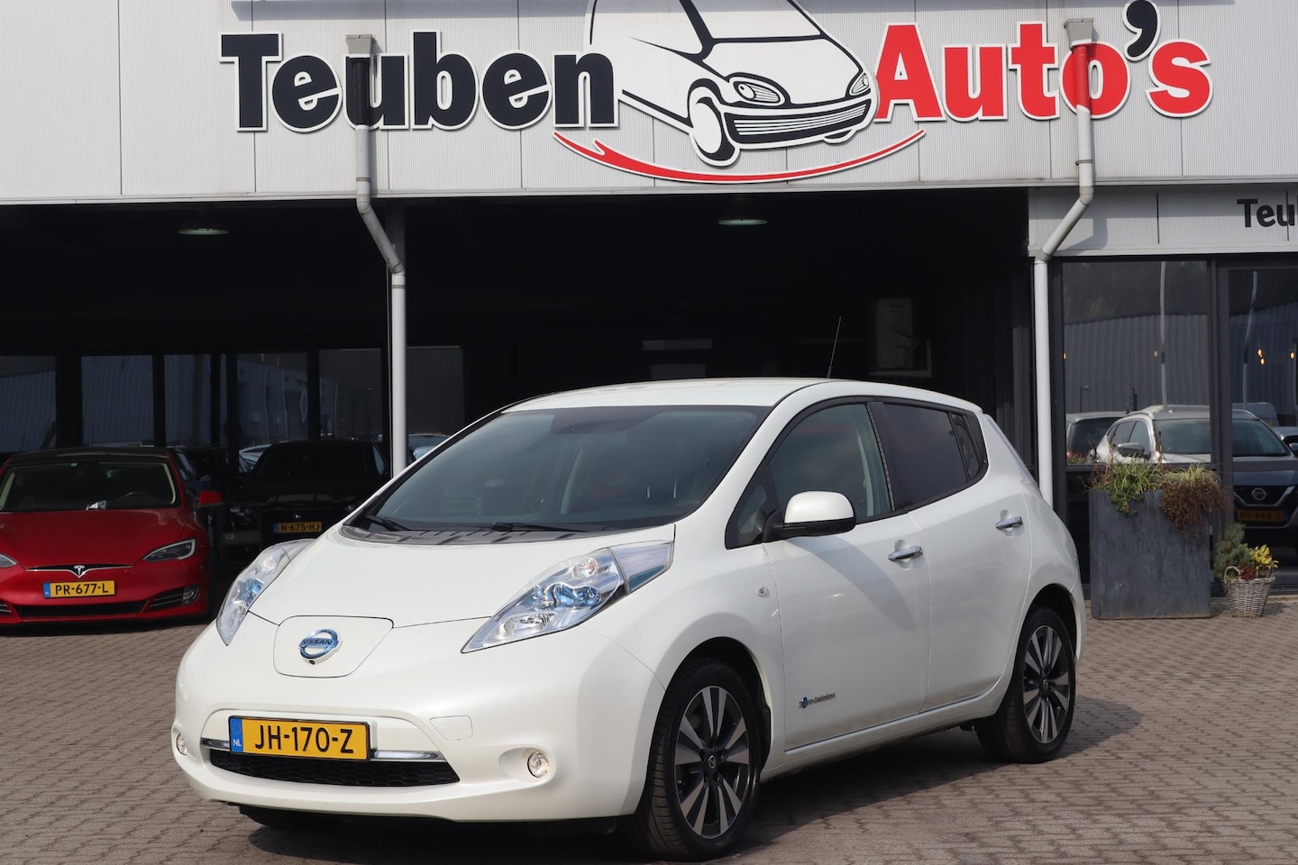Nissan LEAF - Tekna 30 kWh Camera, Navigatie, Stoel- en Stuurverwarming,  Trekhaak, Cruise control - AutoWereld.nl
