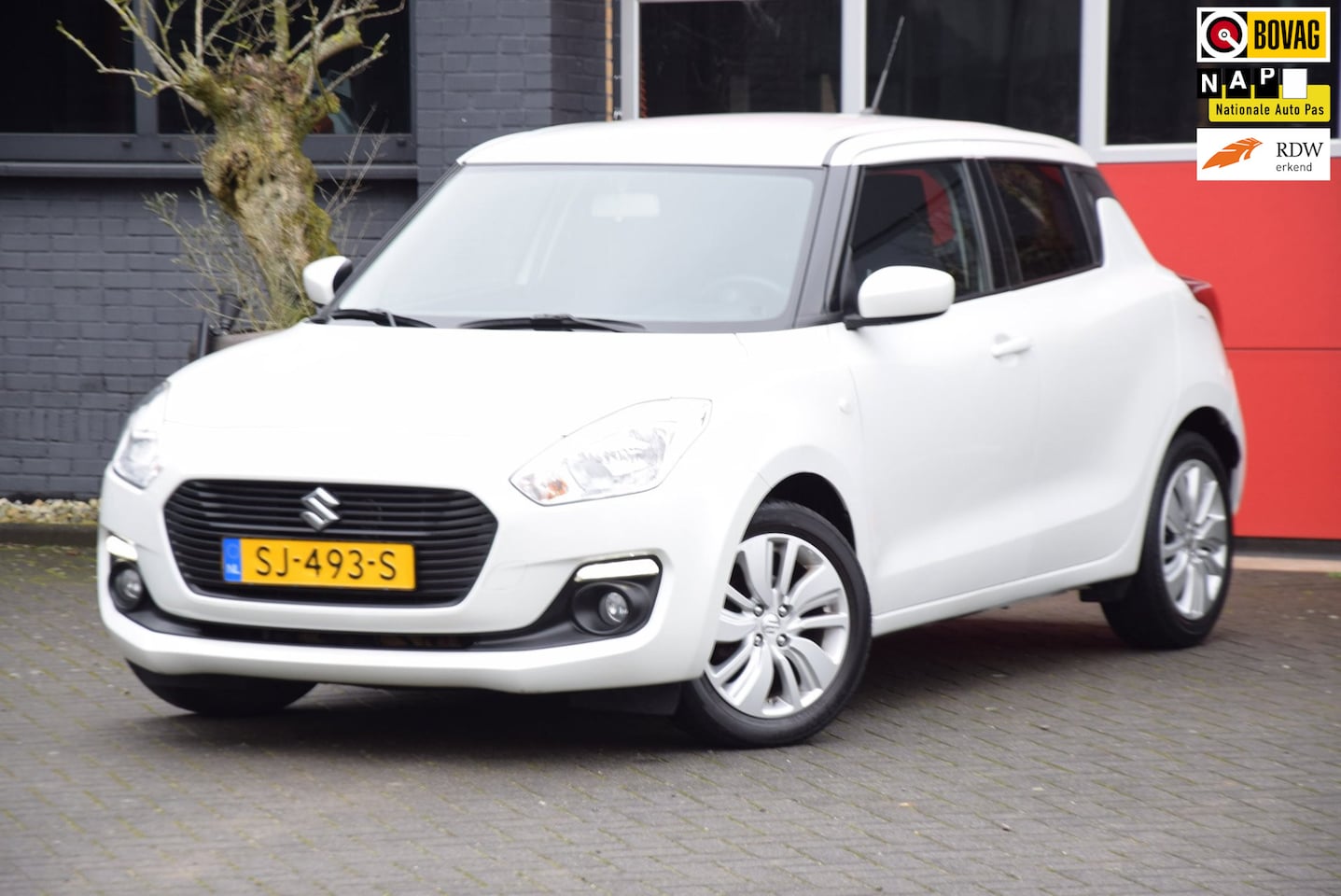 Suzuki Swift - 1.2 Select 2018 Navigatie Airco 5 Deurs - AutoWereld.nl