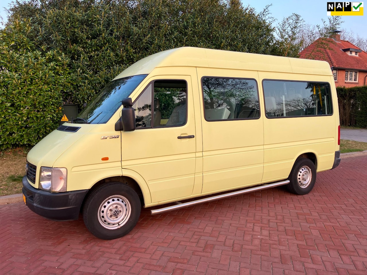 Volkswagen LT 35 - 35A 2.5 TDI lang rolstoelbus met lift en 9 personen - AutoWereld.nl