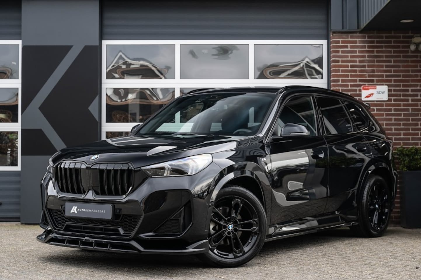 BMW X1 - sDrive18i | M-Sport | Shadow | Harman/Kardon | Keyless | Sportstoelen | Camera | Adap. led - AutoWereld.nl