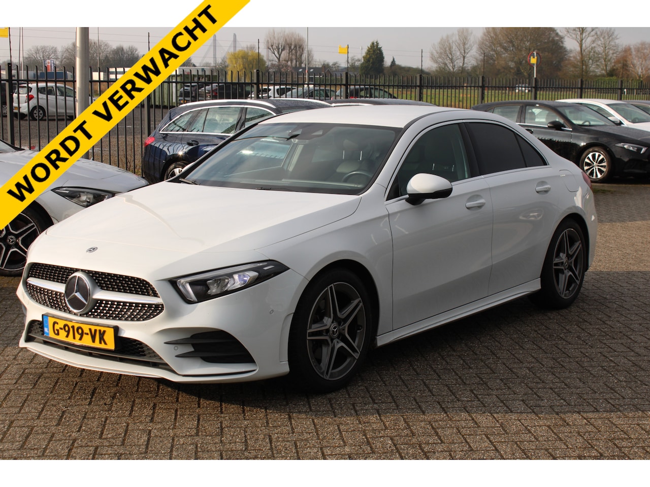 Mercedes-Benz A-klasse - 180 AUT7 AMG LINE WIDESCREEN NAVI CAMERA CARPLAY NL AUTO - AutoWereld.nl