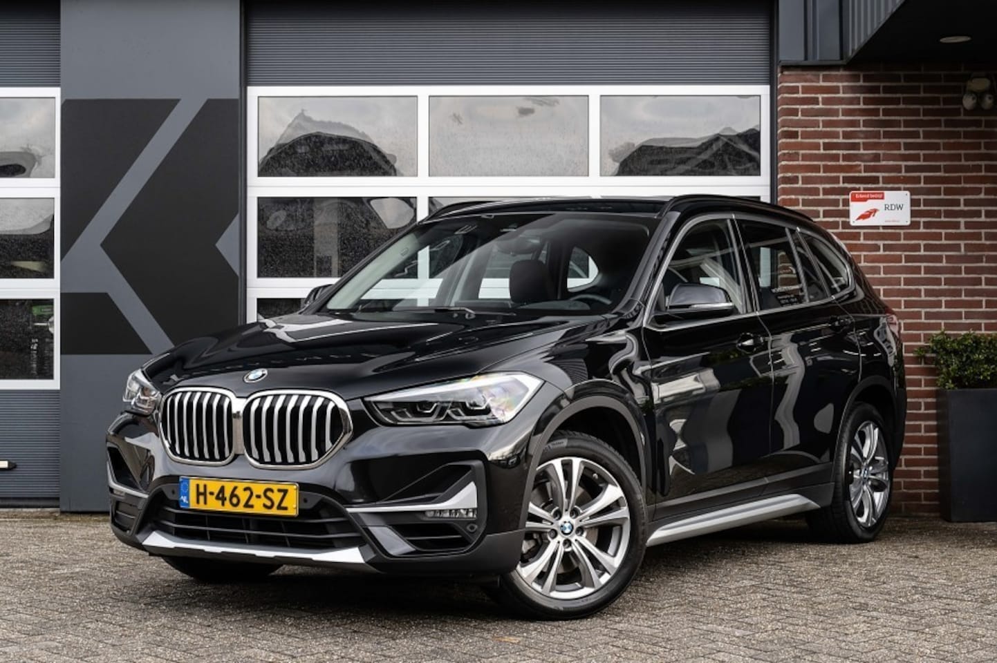 BMW X1 - sDrive20i High Executive | Head-Up | Leder | Adapt. Led | Dealer onderh. | - AutoWereld.nl