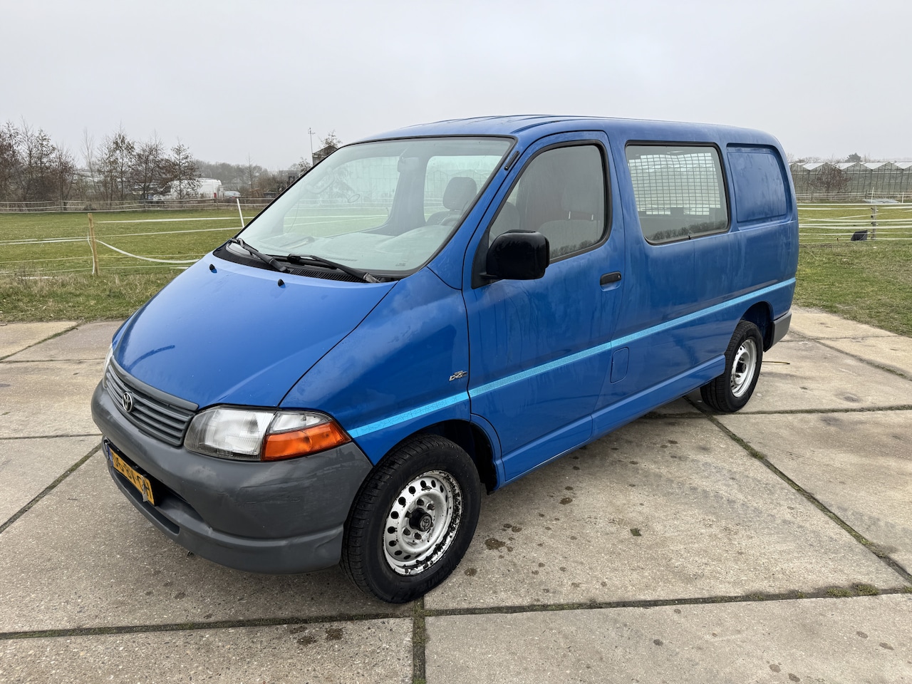 Toyota HiAce - 2.5 D4-D 100 airco 2 pers. trekhaak - AutoWereld.nl