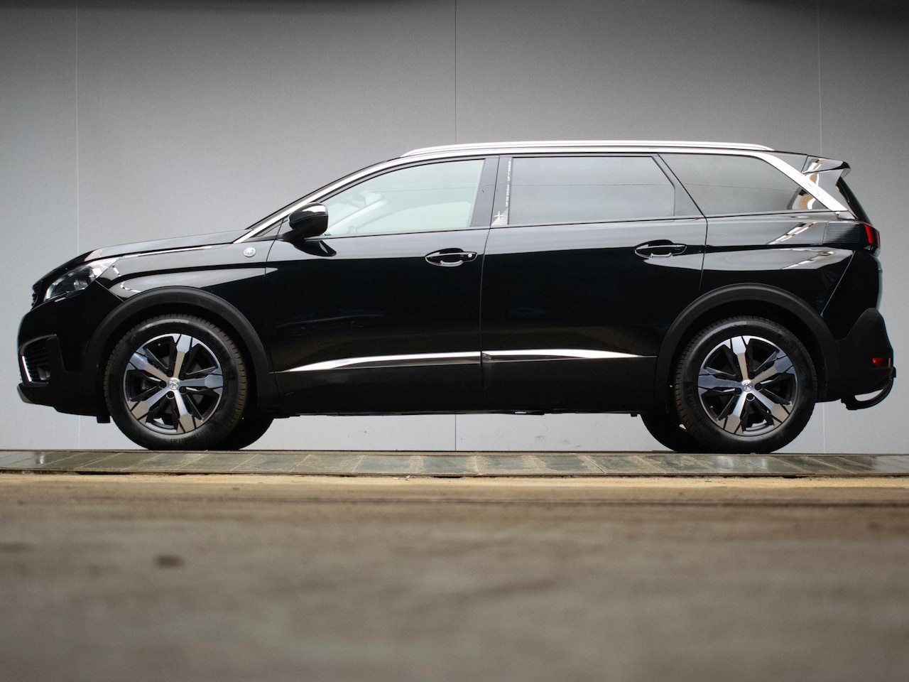 Peugeot 5008 - 1.2 PureTech Crossway Sport (PANORAMADAK,APPLE CARPLAY,NAVI,CAMERA,360 VIEW,GETINT,CLIMATE - AutoWereld.nl