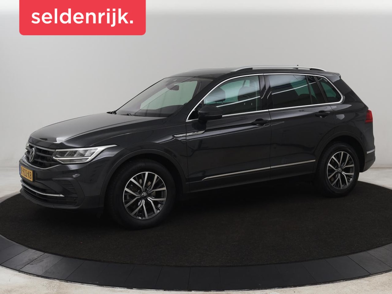 Volkswagen Tiguan - 1.5 TSI Life Business | Stoelverwarming | Massage | Virtual Cockpit | Carplay | Navigatie - AutoWereld.nl