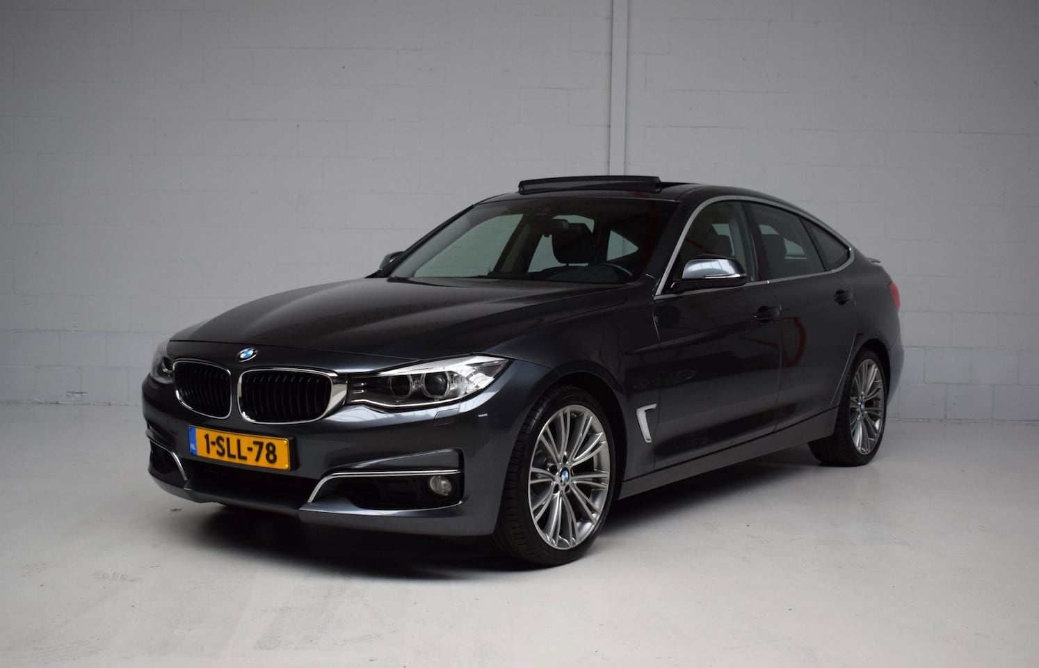 BMW 3-serie Gran Turismo - 320i High Executive ORG.NED / PANORAMADAK / EL.TREKHAAK / CAMERA / LEER / DEALER-ONDERHOUD - AutoWereld.nl