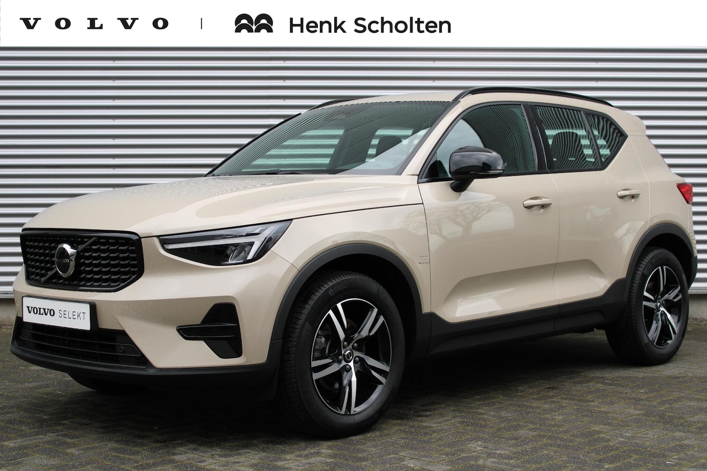 Volvo XC40 - 2.0 B4 Mild Hybrid Plus Dark | Verwarmbare Voorruit | Trekhaak | Elektrische Achterklep | - AutoWereld.nl