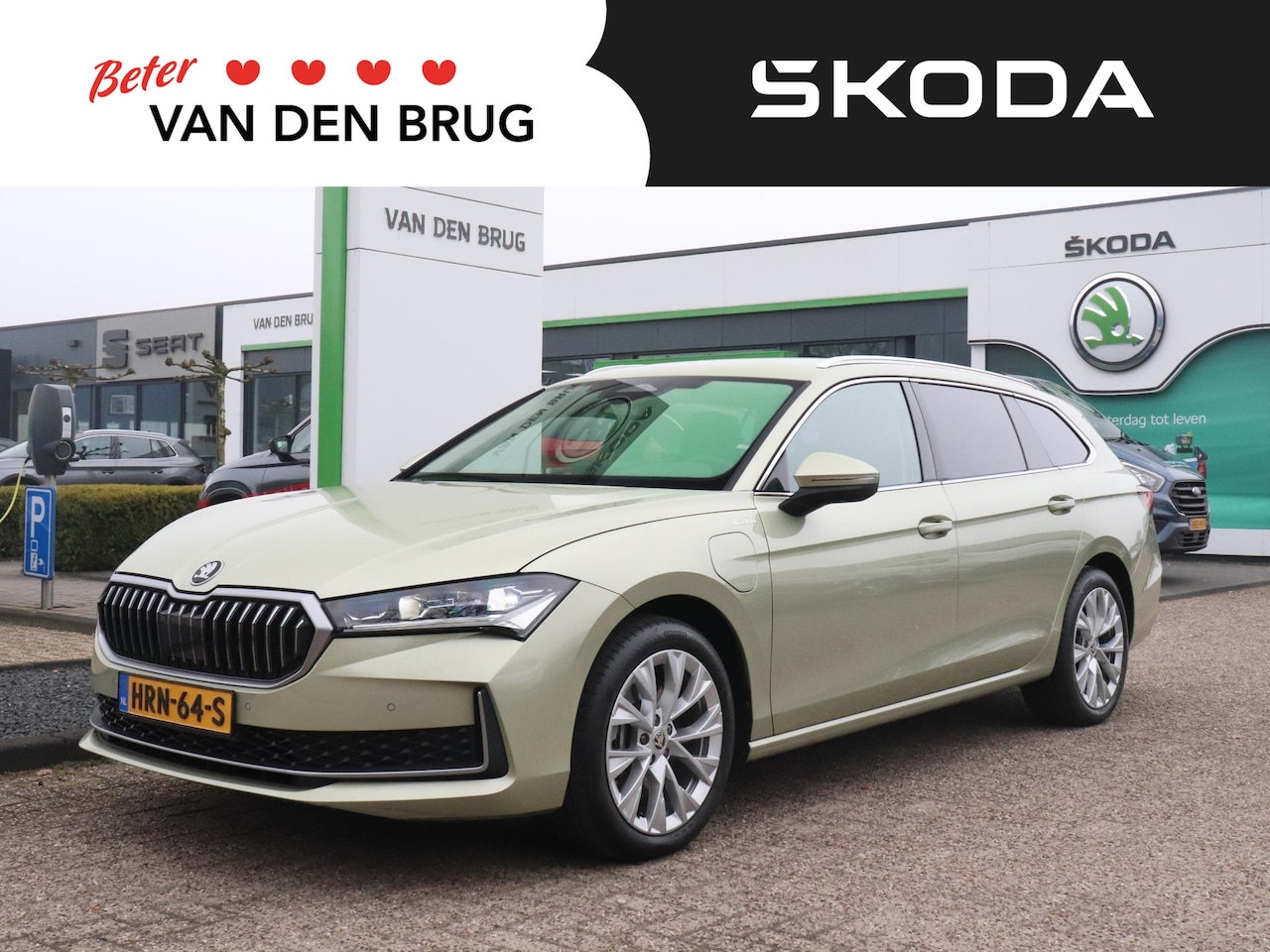 Skoda Superb Combi - 1.5 TSI 204pk PHEV Laurin & Klement | Trekhaak | CANTON Audio | Dynamic Chassis Control | - AutoWereld.nl
