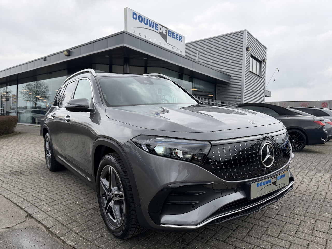 Mercedes-Benz EQB - 250+ AMG Line 71 kWh Pano-Dak | Trekhaak | Memory | HUD | FULL - AutoWereld.nl