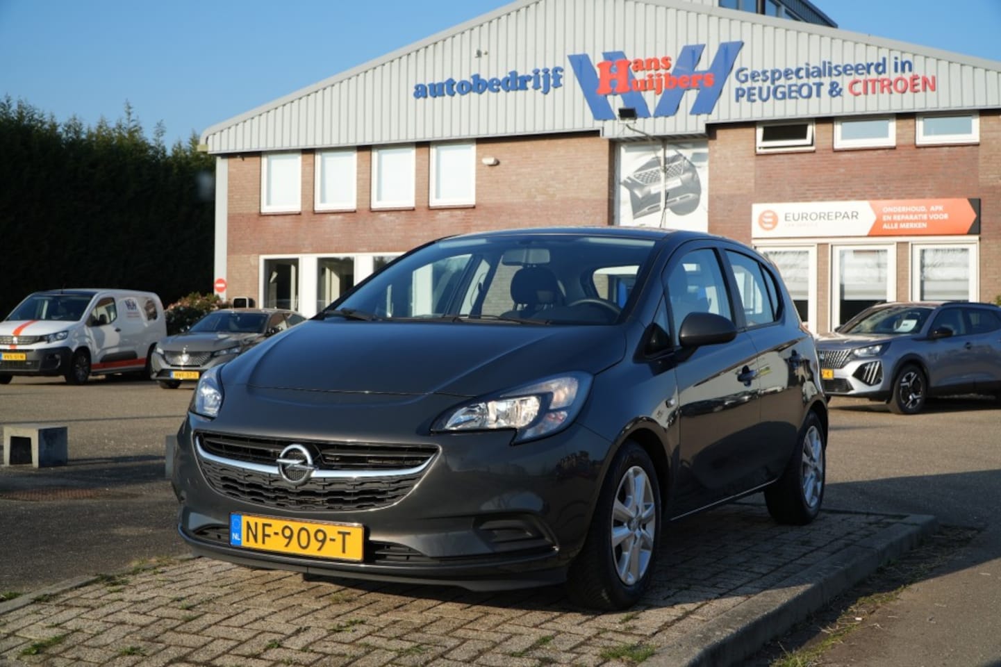 Opel Corsa - EDITION 1.4-90PK 5-DEURS - AIRCO - incl. rijklaar en 12 maanden garantie - AutoWereld.nl
