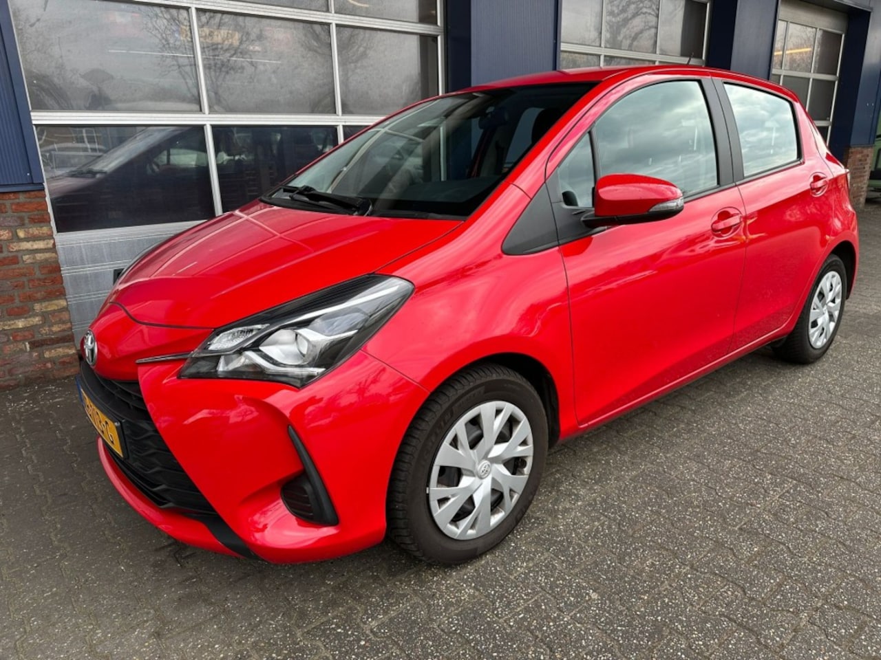 Toyota Yaris - 1.5 VVT-I ACTIVE   CAMERA. CR.CONTR. CLIMA. AUTOMAAT. ALL.IN.PRIJS - AutoWereld.nl