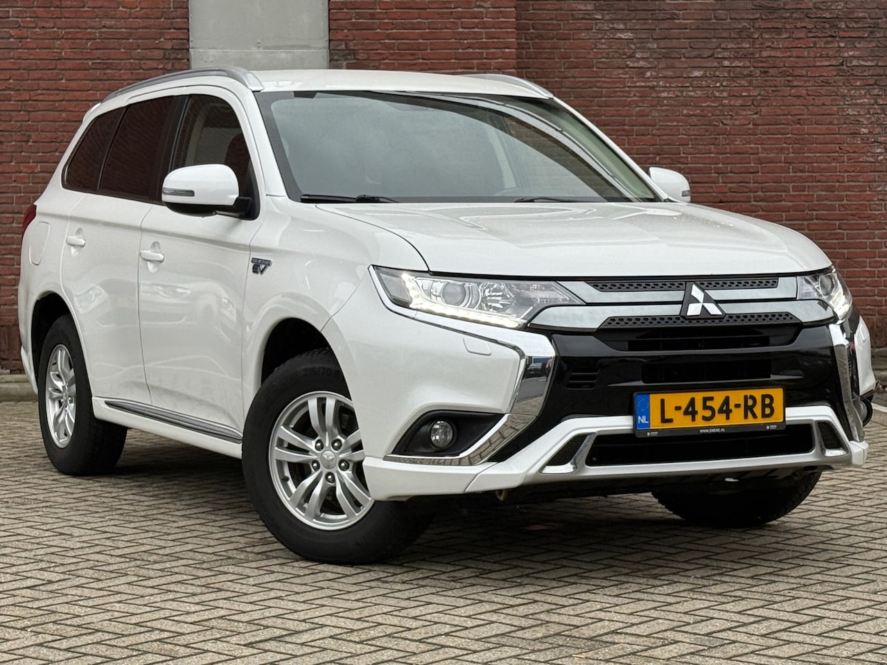 Mitsubishi Outlander - 2.4 PHEV Pure|AUTOMAAT|LED|CRUISE|BTW - AutoWereld.nl