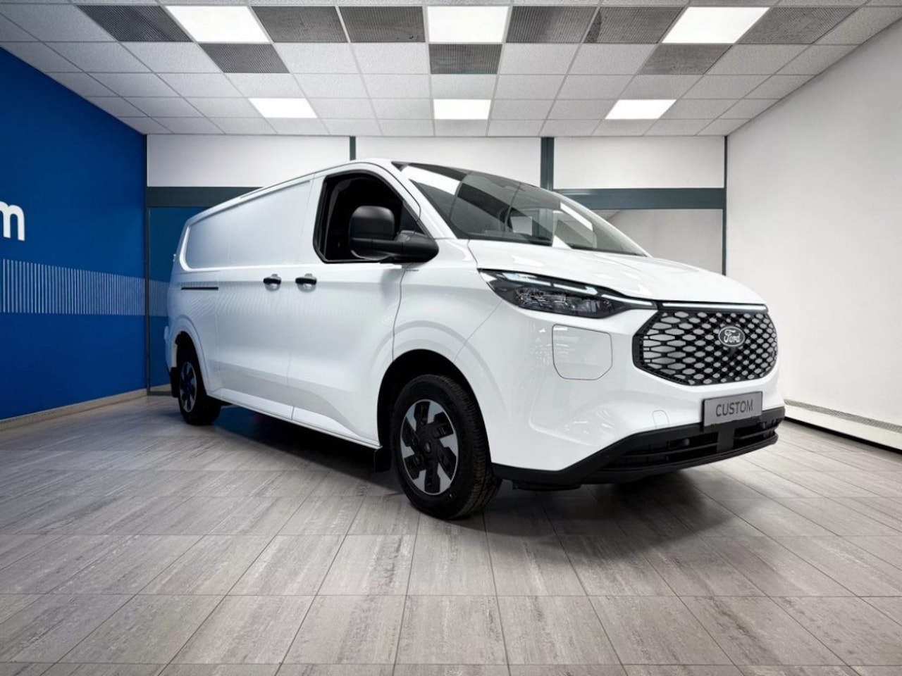 Ford E-Transit - Custom 340 L2H1 ELECTRO 65KWH TREND Driver assist pack premium NAVI etc - AutoWereld.nl