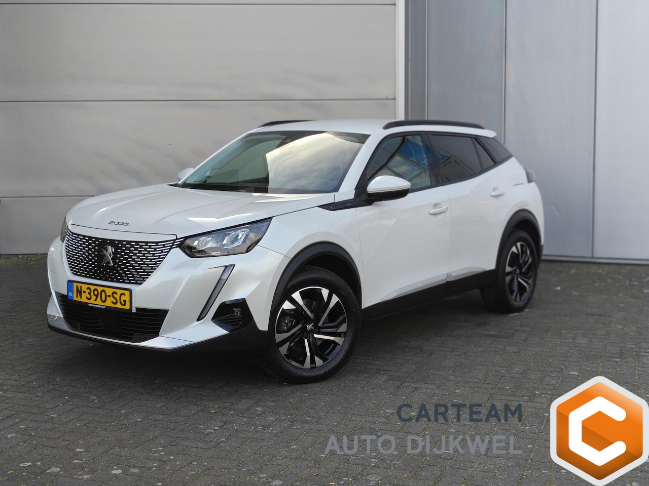 Peugeot e-2008 - EV Allure Pack 50 kWh Carplay/Stoelverwarming/S.O.H. 92,9%! - AutoWereld.nl
