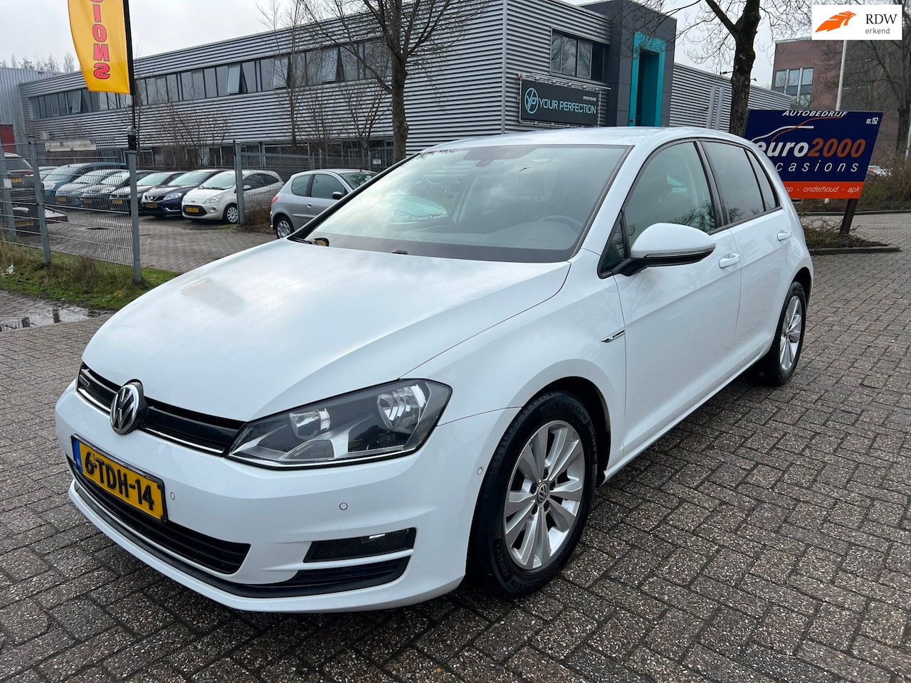Volkswagen Golf - 1.6 TDI Highline BlueMotion - NL AUTO - NAP ! - AutoWereld.nl