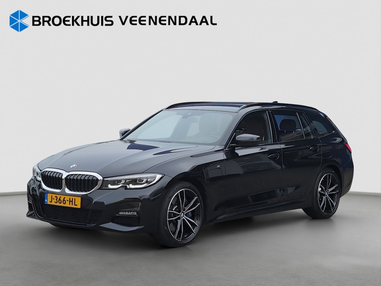 BMW 3-serie Touring - 330e 292pk M-Sport | Leder | Trekhaak | Org. NL | Cruise Control | 18 inch | Apple Carplay - AutoWereld.nl