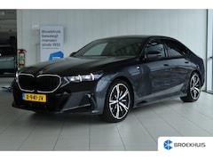 BMW 5-serie - 520i M-Sport Pro | Adapt. Cruise | Stoelventilatie | H&K | HUD | 360 Camera | Trekhaak | P