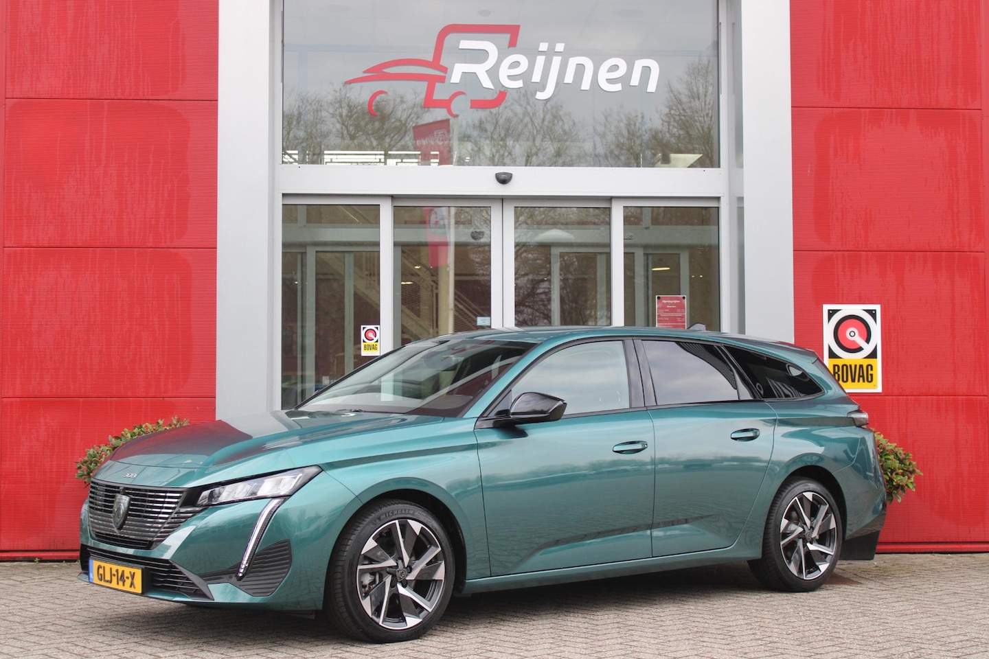 Peugeot 308 SW - 1.2 Hybrid 145PK e-DCS6 ALLURE | KEYLESS ENTRY/START | DRAADLOZE APPLE CARPLAY/ANDROID AUT - AutoWereld.nl