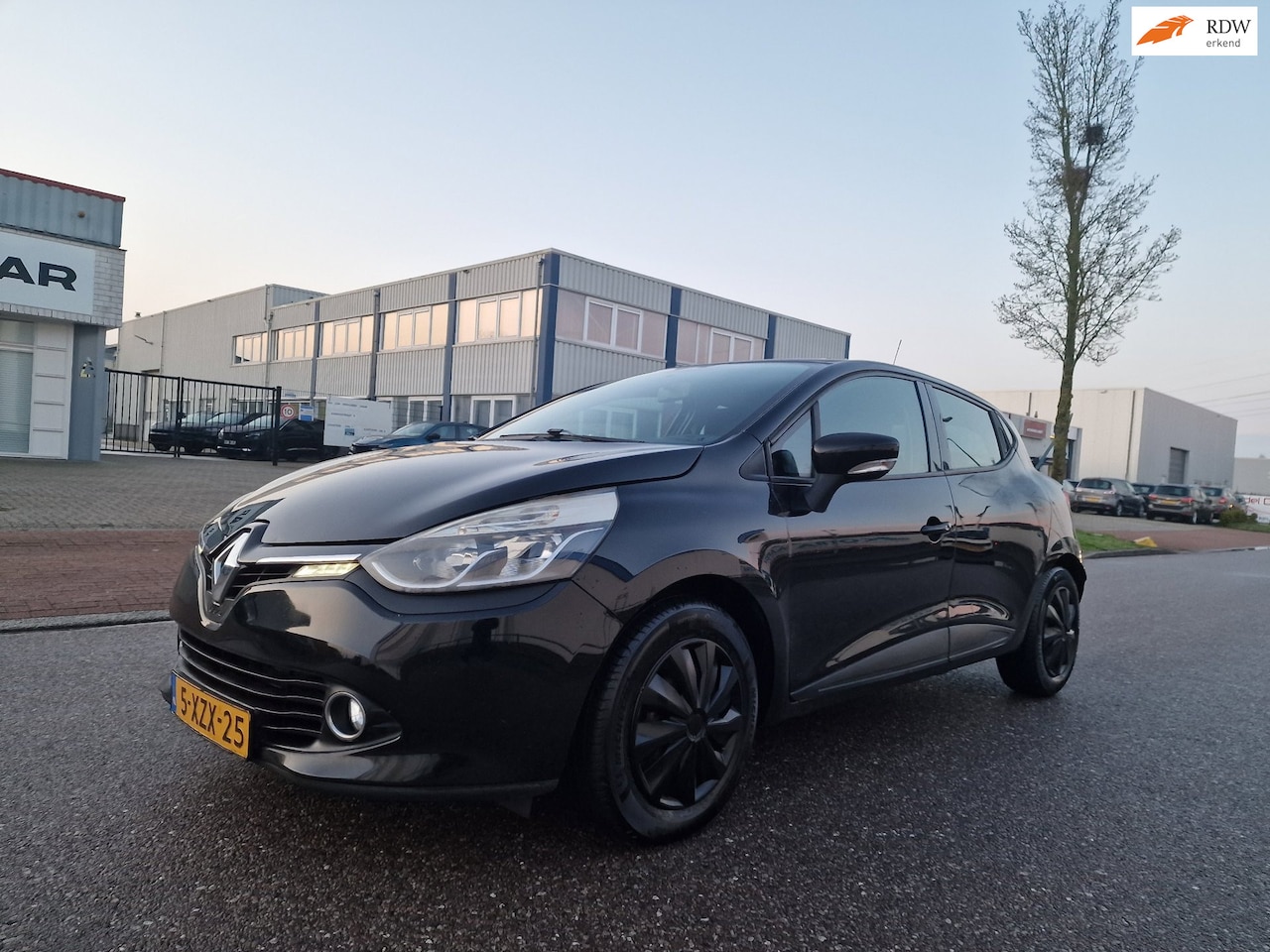 Renault Clio - 1.5 dCi Night&Day CARPLAY NAVI PSENSOR CRUISE 2 X SLEUTELS - AutoWereld.nl