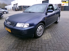 Audi A3 - 1.6 Attraction automaat apk 04/2027