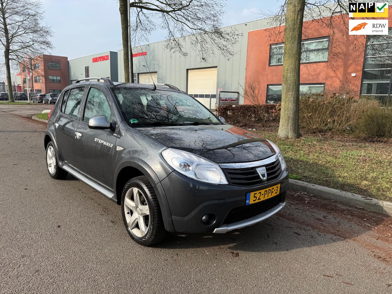 Dacia Sandero Stepway - 1.6 ZEER NETTE AUTO - AutoWereld.nl
