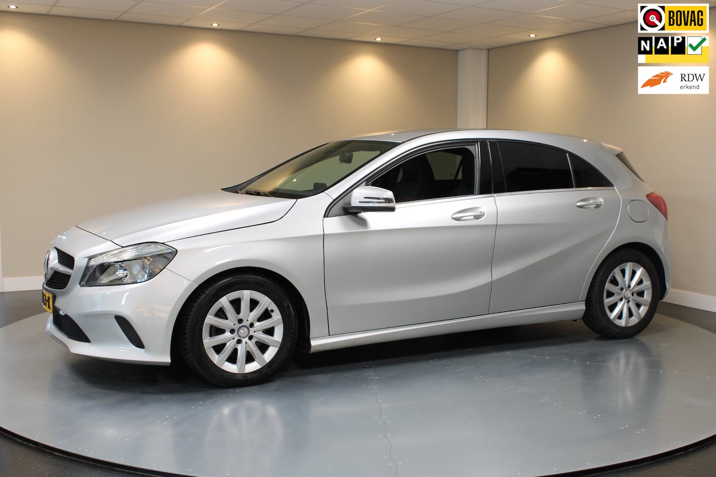 Mercedes-Benz A-klasse - 180 Business Solution *Camera* Cruise|Navi|Half-Leder|NAP - AutoWereld.nl
