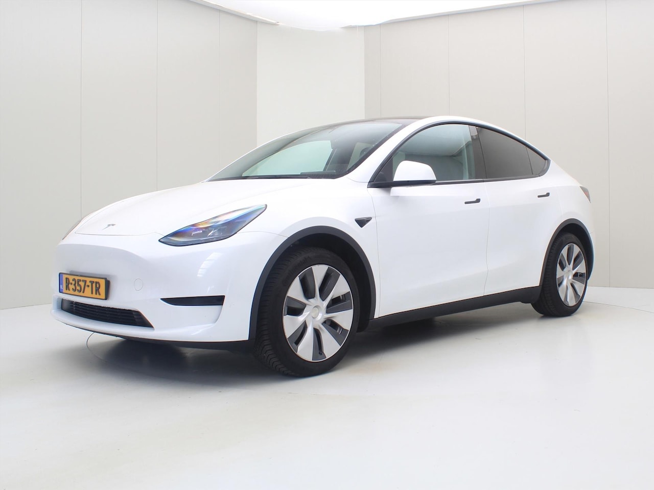 Tesla Model Y - Standard RWD Plus 351pk 96% SoH [ LFP ACCU+AUTOPILOT+19 INCH+PREMIUM AUDIO ] - AutoWereld.nl