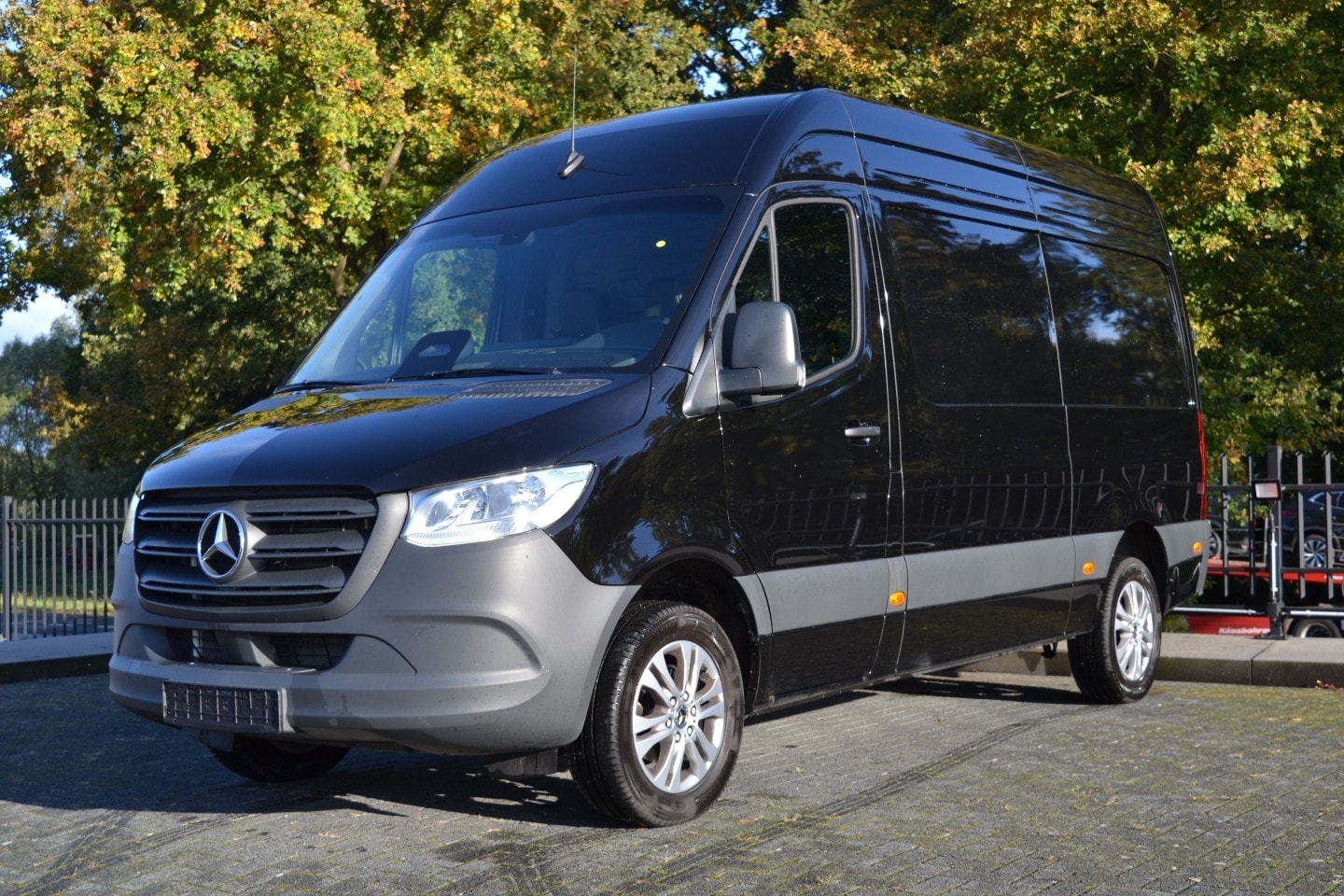 Mercedes-Benz Sprinter - 317 L2H2 Automaat | PRO | Cruise | Camera | 3p | Stoelverw. | MBUX BPM vrij! - AutoWereld.nl