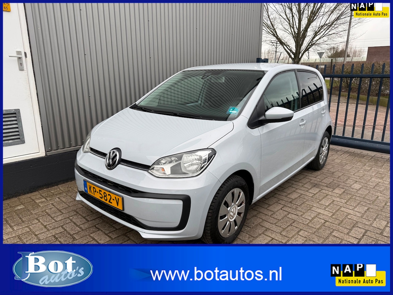 Volkswagen Up! - 1.0 BMT move up! / AIRCO / BLUETOOTH / NL-AUTO / 5-DEURS / ELEK. PAKKET / ZUINIG / GETINT - AutoWereld.nl