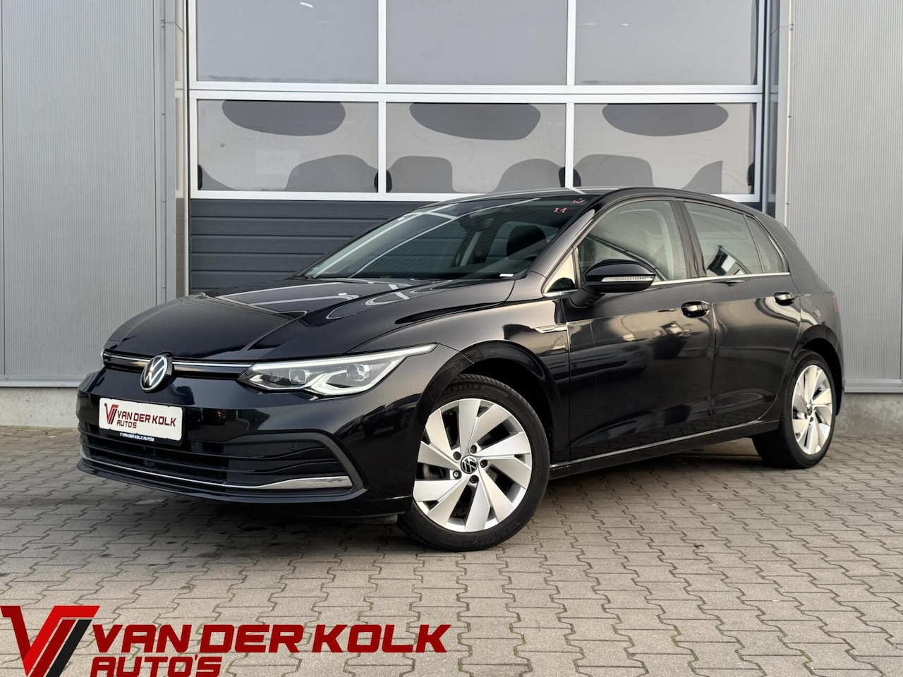 Volkswagen Golf - 1.5 eTSI Style Automaat | Digital Cockpit | LED | CarPlay | Navigatie | Climate | Stoelver - AutoWereld.nl