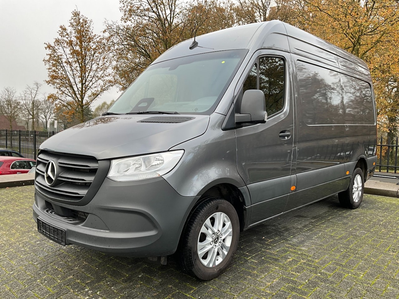 Mercedes-Benz Sprinter - 317 CDI (125 kW) L2H2 3,5t AK | PRO | Cruise | Camera | 3p | Stoelverw.| MBUX Automaat | B - AutoWereld.nl