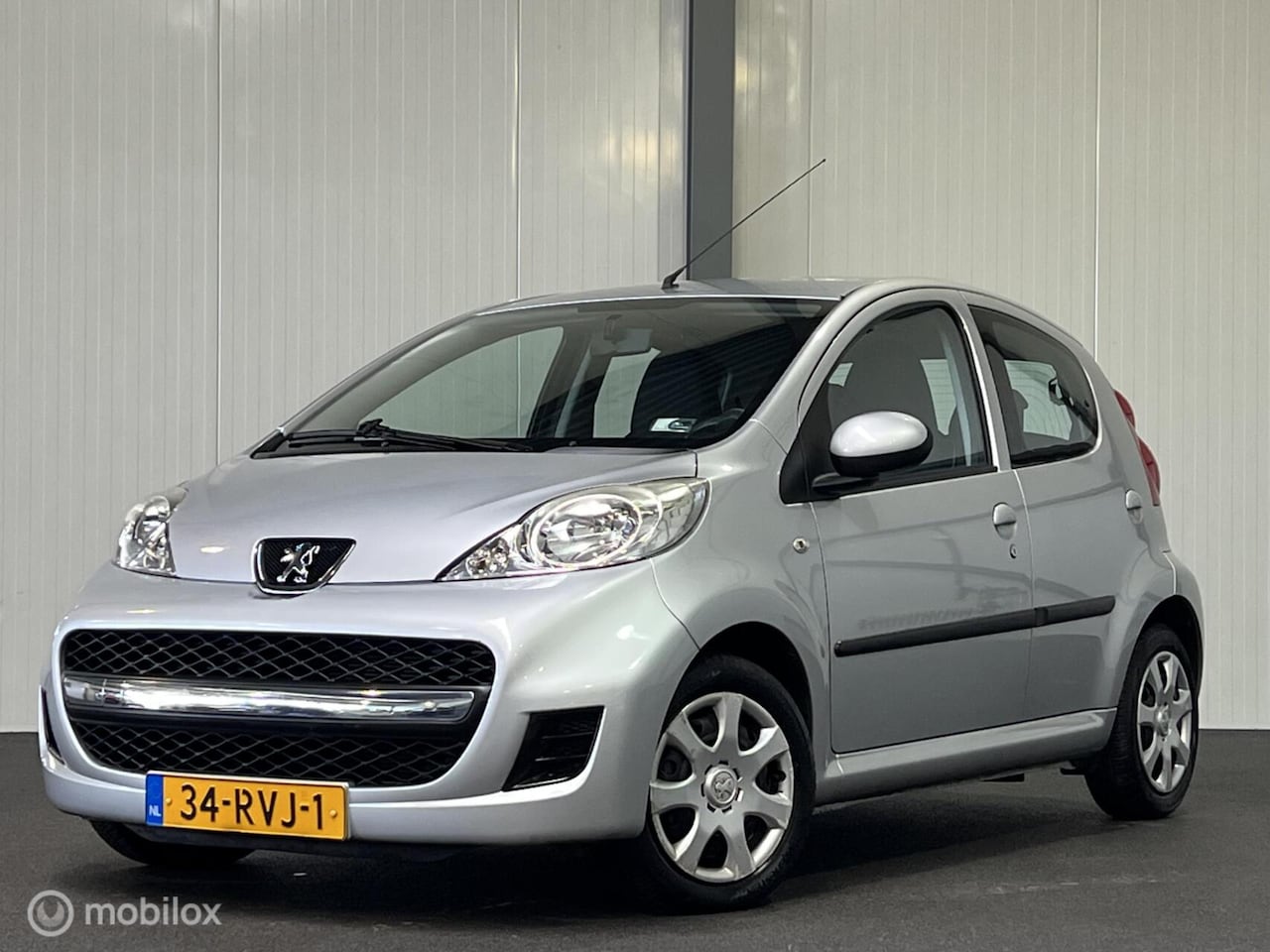 Peugeot 107 - 1.0-12V XS 5-drs [ NAP 1ste eig. airco ] - AutoWereld.nl