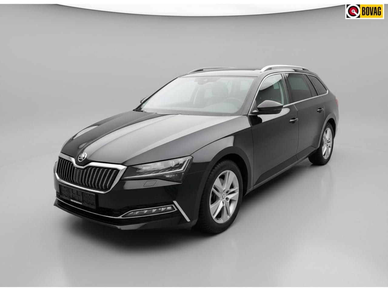 Skoda Superb Combi - 1.4 TSI iV Style * Trekhaak * Stoelverwarming * Digitale teller * - AutoWereld.nl