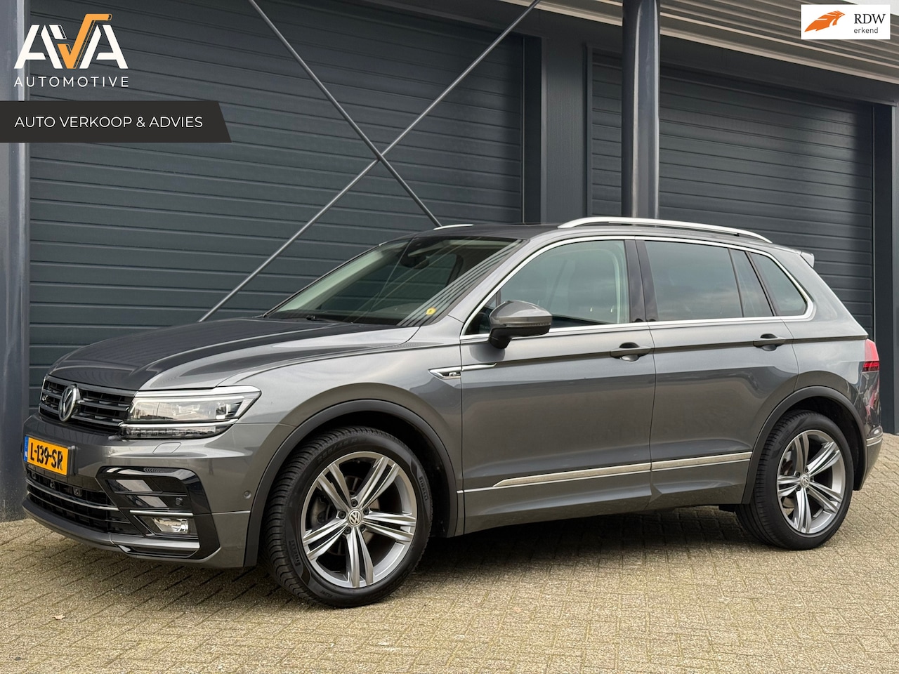 Volkswagen Tiguan - 1.5 TSI ACT Highline R, Pano, Virtual, Elek. Trekhaak, Memory - AutoWereld.nl